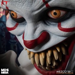 Ça : Chapitre 2 poupée parlante Designer Series Sinister Pennywise Mezco Toys