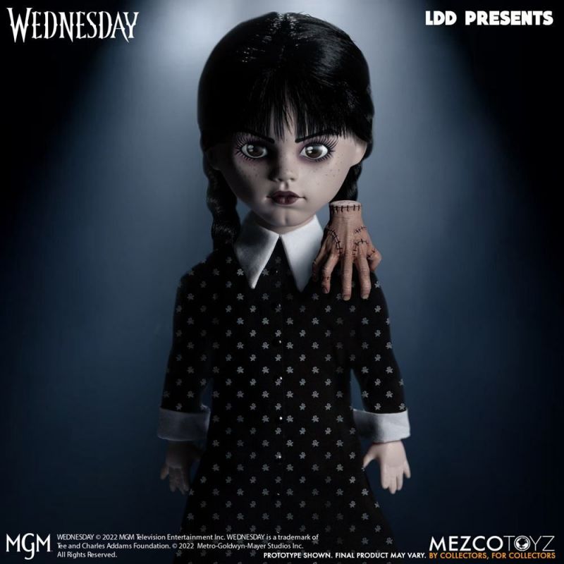 Petite poupée Wednesday Addams avec main –