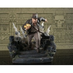 Indiana Jones: Les Aventuriers de l'arche perdue Deluxe Gallery statuette Escape with Idol Diamond Select